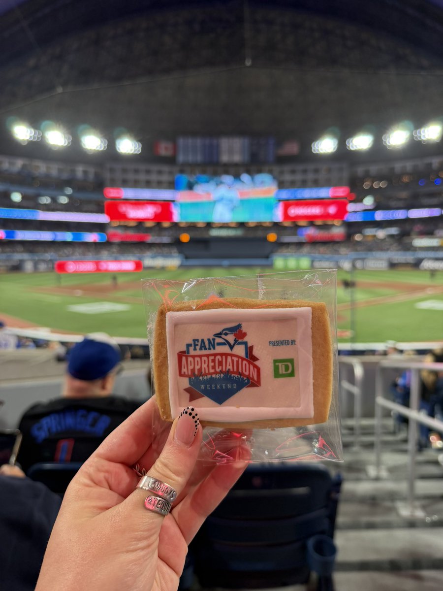 heythereimerica's tweet photo. scenes from game 2 https://t.co/2xGOhlDf0j