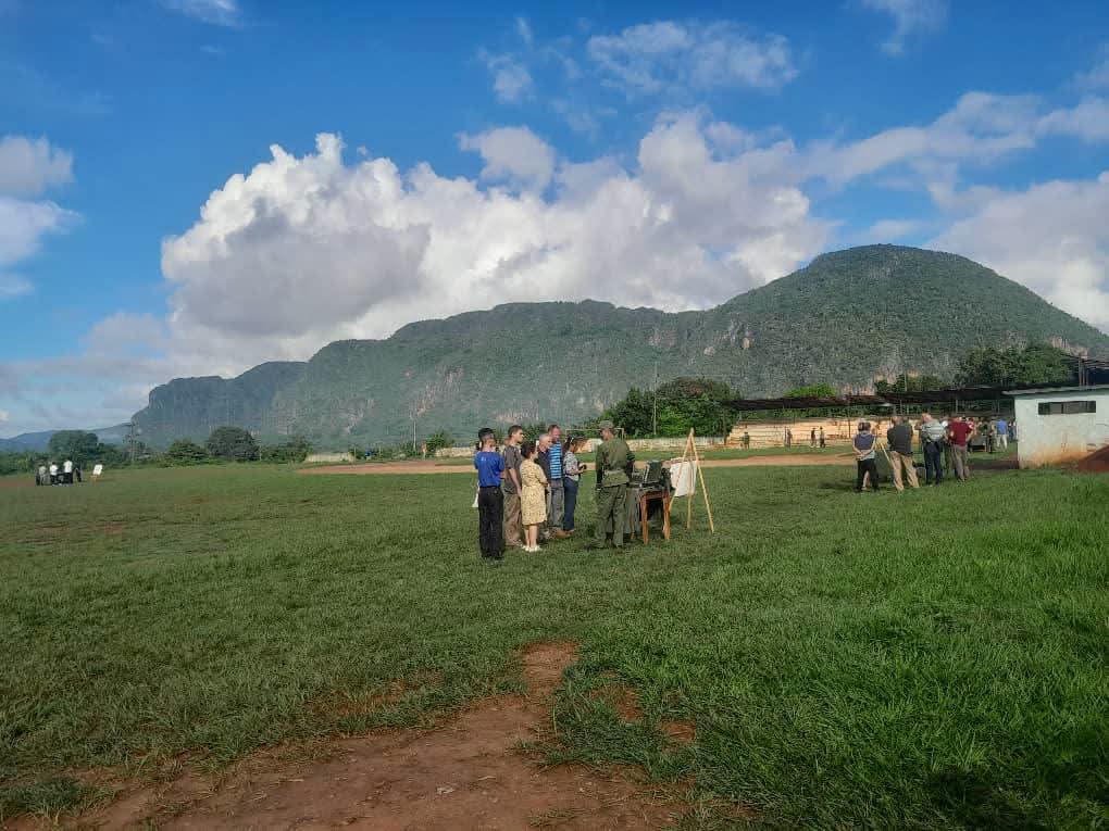 YamileRamosCord's tweet photo. En #Viñales participamos en las actividades por el día nacional de la defensa en un ejercicio defensivo territorial.  #LaPatriaSeDefiende #PinardelRío https://t.co/1oIRo1h5tv