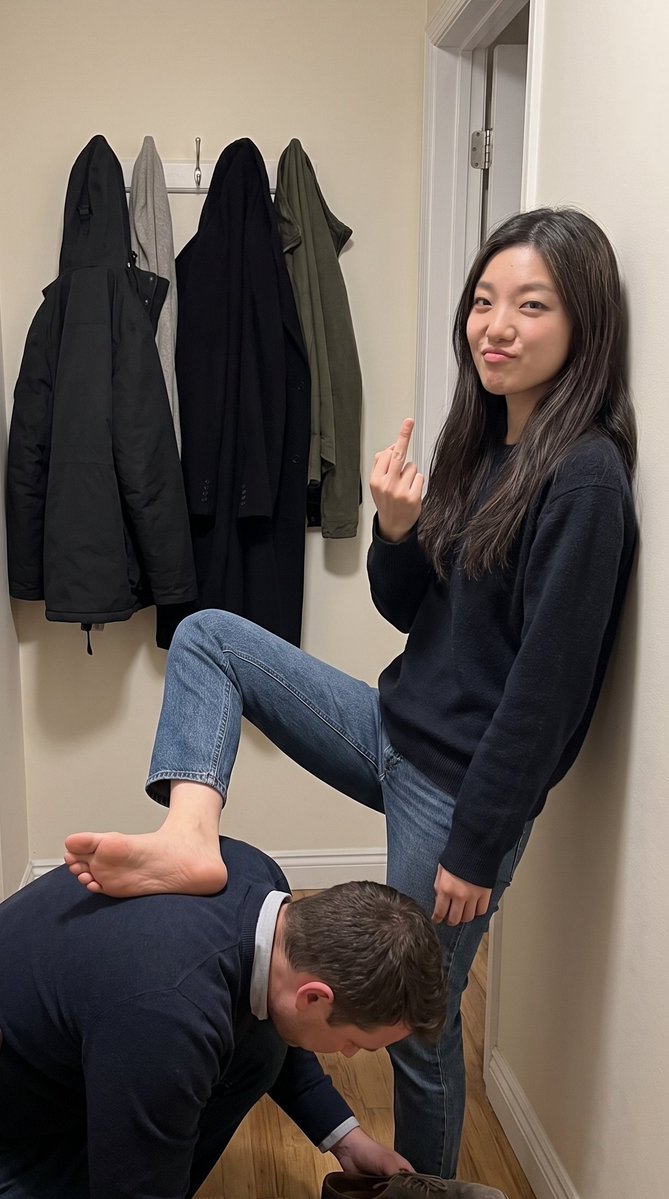 GodSumire's tweet photo. White bois are obsessed with my feet😍 https://t.co/TAszLVb2EL