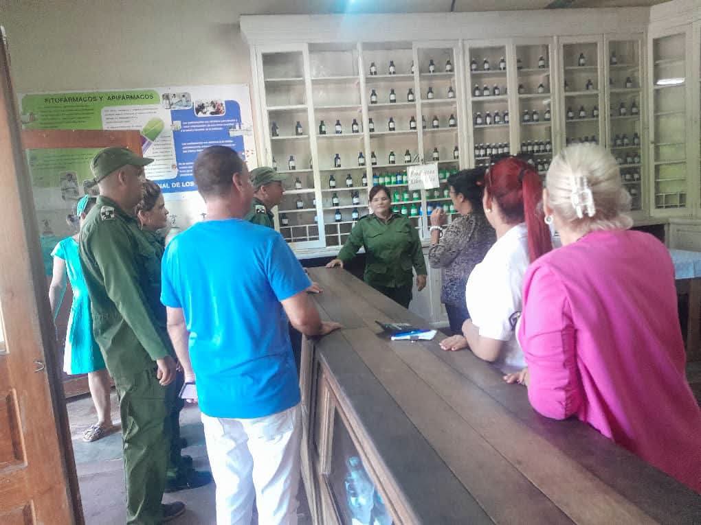 YamileRamosCord's tweet photo. En #Viñales participamos en las actividades por el día nacional de la defensa en un ejercicio defensivo territorial.  #LaPatriaSeDefiende #PinardelRío https://t.co/1oIRo1h5tv