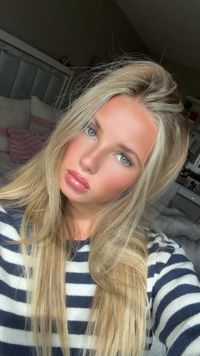 novanowak06's tweet photo. no one likes my face pics but imma post it anyways😽 https://t.co/ehKfEH9OHN