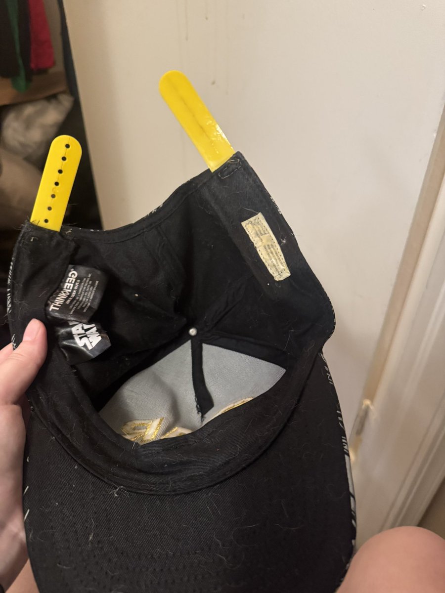 kiimbervt's tweet photo. Everything is ruined.. excuse the mess behind everything..

but what can you fucking do when you have a small apartment and have to uproot fucking everything. https://t.co/3sZLHrSDnz