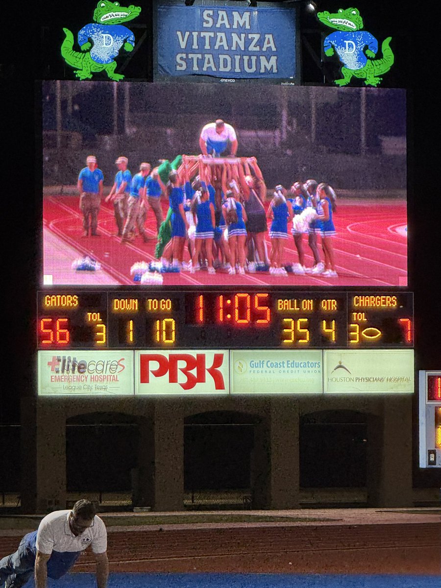 AJHanley55's tweet photo. @AmericanRivalry Trophy staying where it belongs. #GatorPride 🐊 #GATA https://t.co/0lG5Sb7hnl