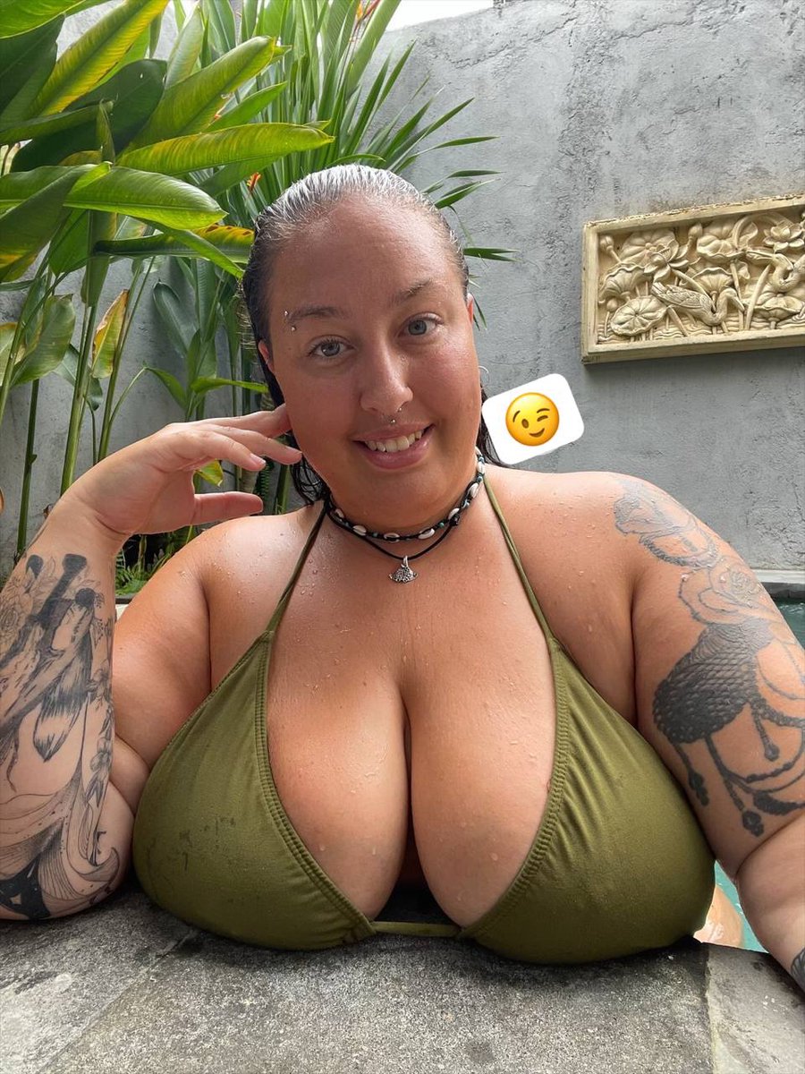 Roselynhumjb's tweet photo. New on here hoping to make new friends as well or I’m I too fat to be friends with ?😞 https://t.co/qDLhBgRLI5