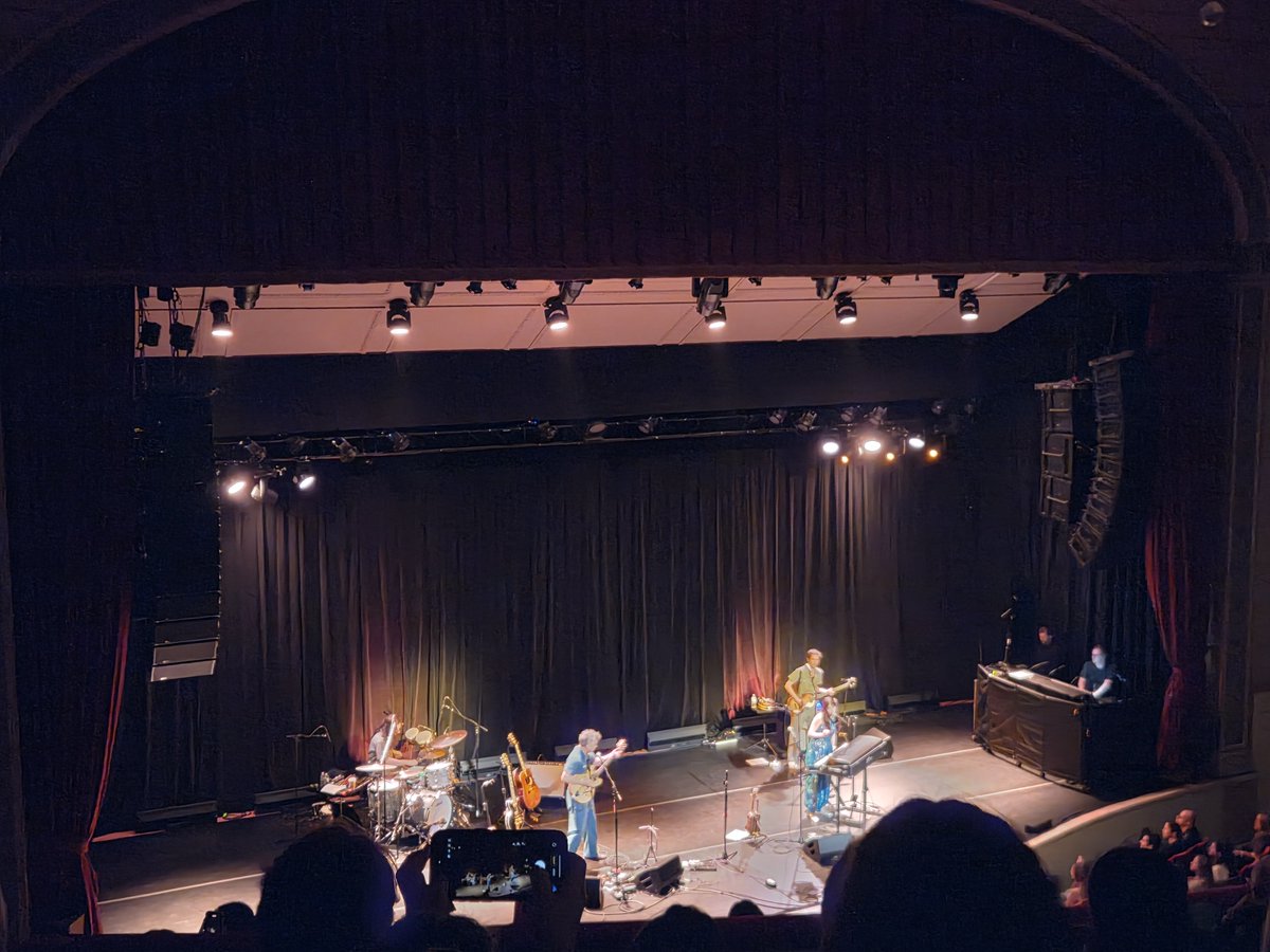 NaokiIsOnline's tweet photo. 先日はニューヨークのThe Town HallでShe &amp; Himのライブ見てきました！
最高に楽しいライブでした！

10年以上好きなバンドで、しかもこの歴史ある舞台で現地の人に交じってライブを見れたことがいい経験だなと思いました
感動して少し泣きました笑 https://t.co/p2YcqVEMZz
