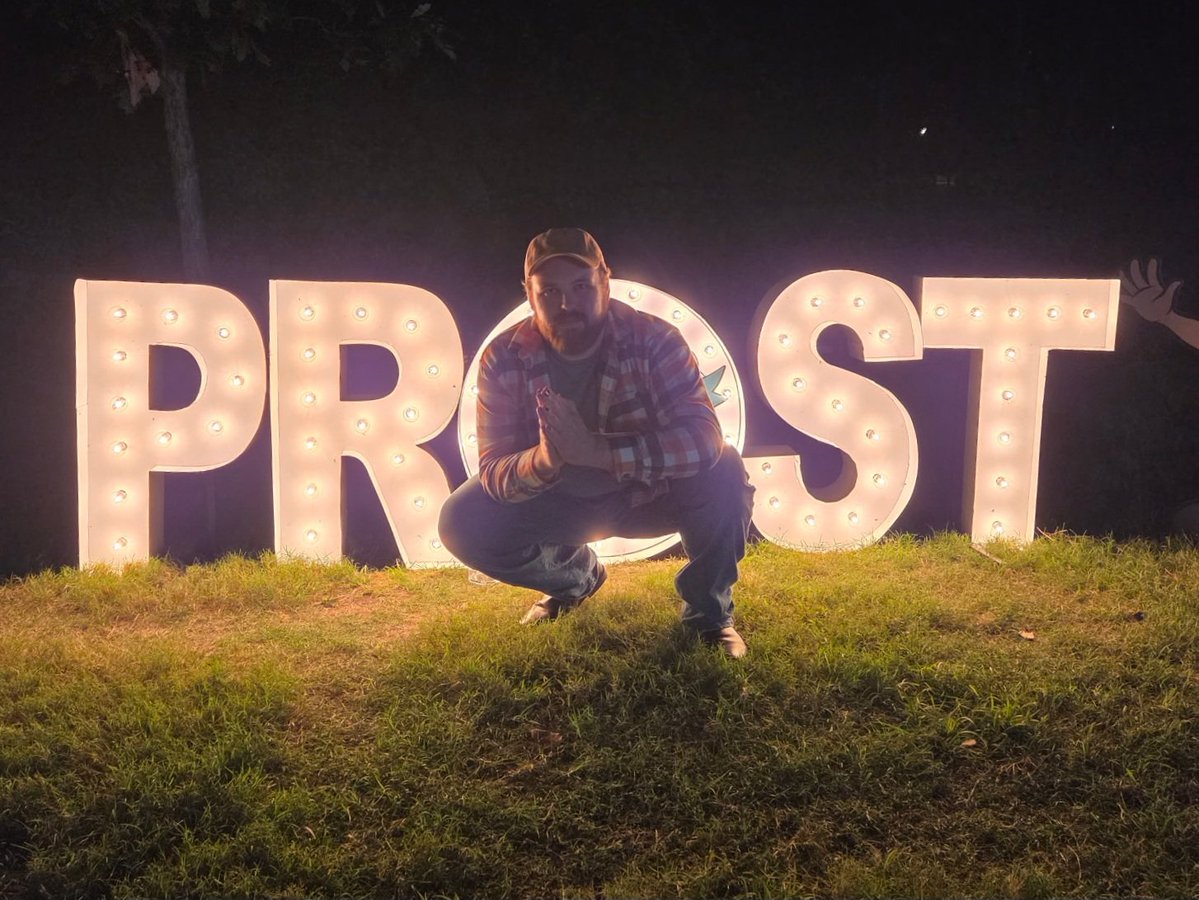 robbobery's tweet photo. Oktoberfest https://t.co/BupWlvH6NE