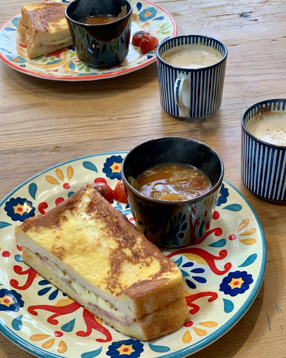 makiya_staff's tweet photo. 【本日の馬木也めし】

いつもは夜が多いですが、
本日はちょっとゆっくりな朝ごはん☀️

クロックムッシュとミネストローネ

こんがり焼けたパンにハムとチーズ🧀
温かいスープでしっかり腹ごしらえ！

そして、これから稽古へ向かいます💪

「美味しそう！」「食べてみたい！」など
ぜひ #馬木也めし をつけて感想もお待ちしています✨

#山口馬木也