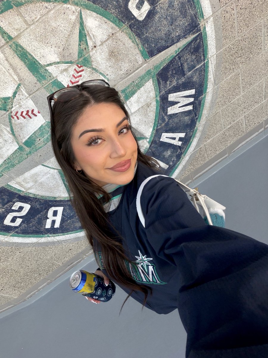 xpattirae's tweet photo. only here for rick rizzs &amp; the vibes https://t.co/uftUnmsf0I