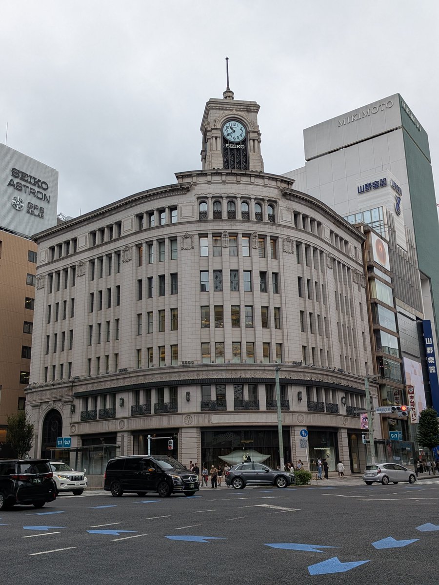 dakuchan14's tweet photo. 今日は関東の友人と銀ブラ🤭

持ってきた服と気温が合わず…
田舎者が銀座でジャージを羽織ってます🙄 https://t.co/NNy3VzIPi0