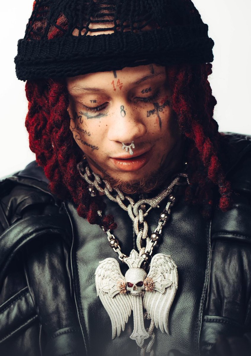 Kurrco's tweet photo. Trippie Redd shares his thoughts on why we don’t see breakout superstars like XXXTENTACION & Juice WRLD anymore 💭

“Labels are signing 💩🍑 artists with a small ceiling and giving them a push like they are a Uzi, but it doesn’t work because none of these new artists are Uzi or Juice or X or me. But all those artists I just named have great real songs that can be played by all, not just kids.”

“The industry is weird right now. A bunch of wannabes doing the same music. I’m actually sorry for contributing to this fast food hipster music… We might have looked the same, but the music is not the same. You can’t play me a ‘F*ck Love’ or a ‘Taking a Walk’ by any of these new jits. It’s all turn up, drink, pop a pill, no meaning.”