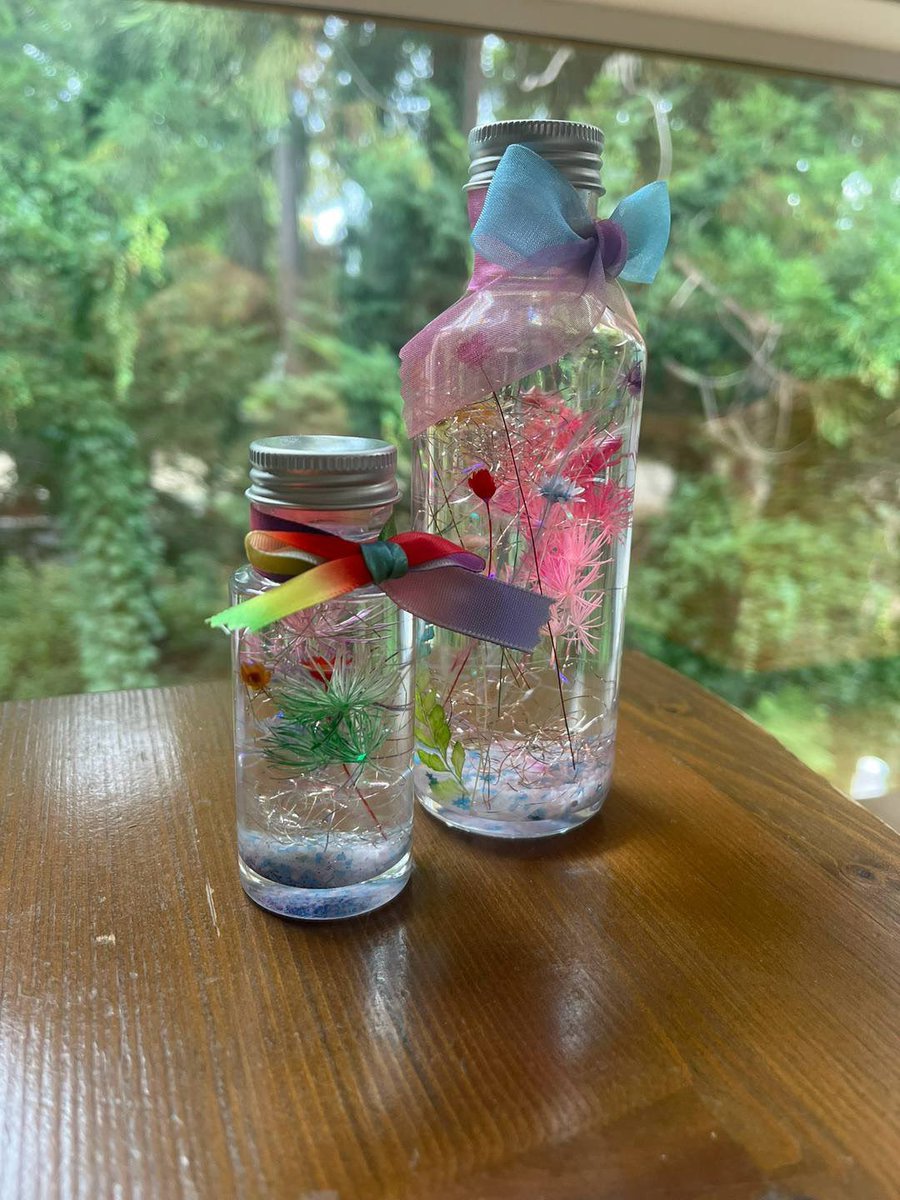 SOGIMamiis's tweet photo. 今日です！

9月26日
SOGI-Mamii's ブース出展します！ 
 ハーバリウムの手作り作成コーナー
 にじいろピース
キーホルダー作成コーナー
 学校におけるトイレについての
ご意見コーナー
楽しいワークショップや、大切な声を未来へつなぐ企画をご用意しています！
お待ちしています！

#多様性
#LGBT https://t.co/DsQPCXCO5A