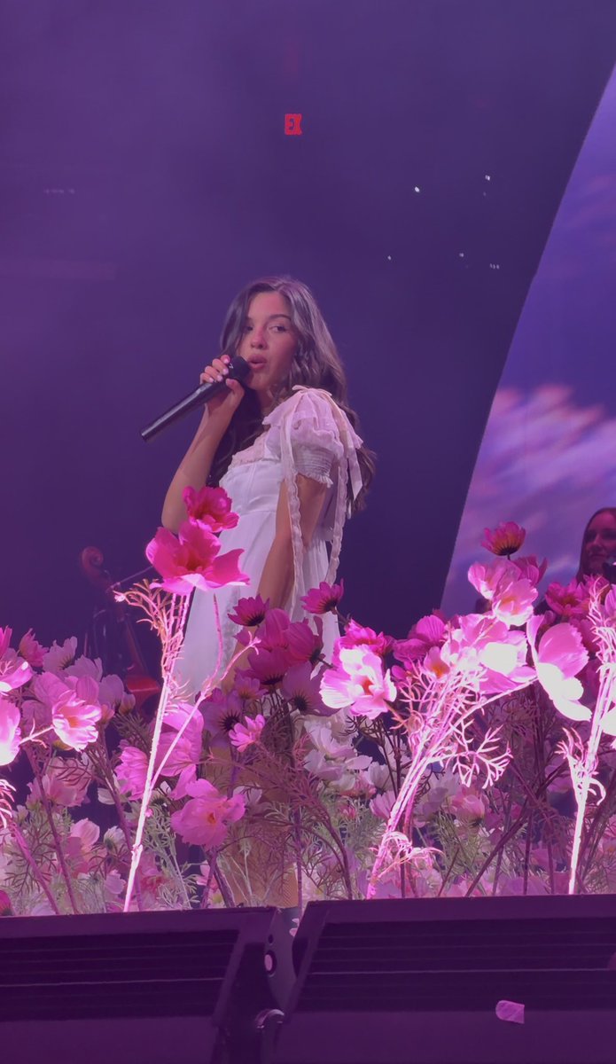 arisdandelions's tweet photo. SOME PICS I TOOK TONIGHTT 💗 https://t.co/56p7vKkO3C