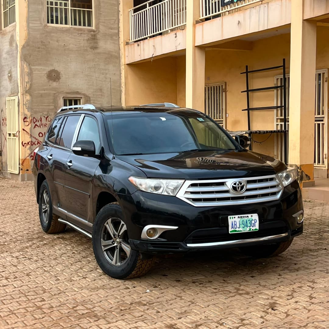 FRIDAYYv9's tweet photo. Extremely clean 013 Toyota Highlander 
Everything blessed With untampered system 
Ac chilling well 
Buy and travel 

Price 10.8m
Buyer settle 200k
Location karu https://t.co/K2BFRnzpf7