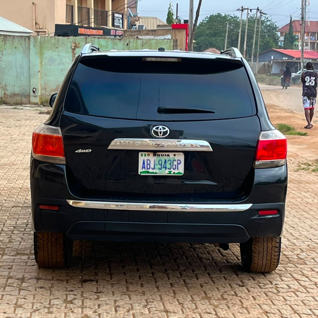 FRIDAYYv9's tweet photo. Extremely clean 013 Toyota Highlander 
Everything blessed With untampered system 
Ac chilling well 
Buy and travel 

Price 10.8m
Buyer settle 200k
Location karu https://t.co/K2BFRnzpf7