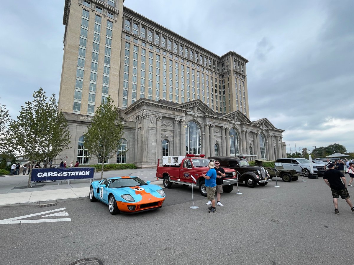 sandysmelmat's tweet photo. #FordEmployee | Ford showed up for the Cars at the Station car show at Michigan Central Station! 🏎️🏁

Without a doubt, one of the best displays of Ford's history from past to present.

#FordInfluencer #WeAreFord https://t.co/cablqQSmKB