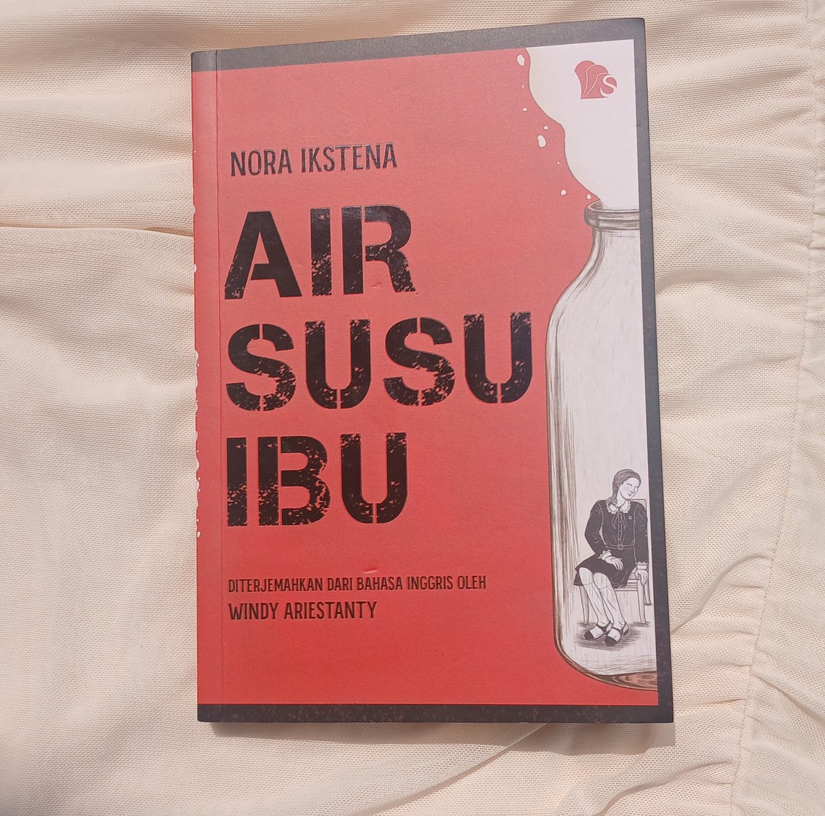shaylaview's tweet photo. Cr: Air Susu Ibu
Penulis: Nora Ikstena 
Penerjemah: Windy Ariestanty

Membaca buku ini sebagai selingan dari baca Pembungkaman Sistemik, supaya tidak stres, tapi ternyata ini buku ga kalah stres. ☝🏻😔 https://t.co/CiHcaPZZA5