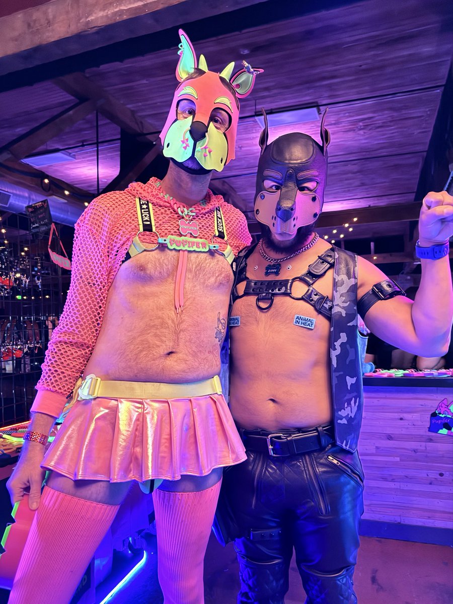 pupzippyxxx's tweet photo. 🩷💚🍉✨ To the pinkest kinkiest watermelon pup I know, Pupifer thank you for being a friend and introducing me to the bright colorful raver pup community. @bound_2_be_used #gaykink #gaypup #gayrave #pupplay #leatherpup https://t.co/fMlTs5YMji