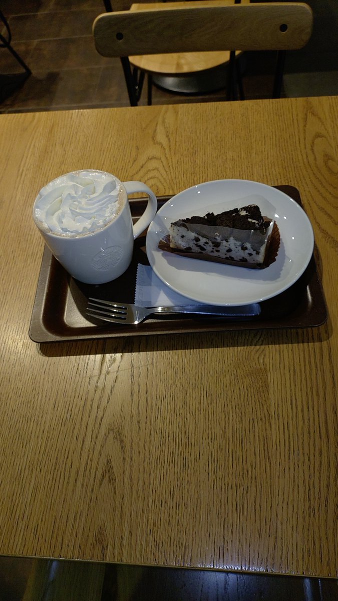 a8081d2054's tweet photo. 久しぶりのスタバ https://t.co/phuZYtuwlp