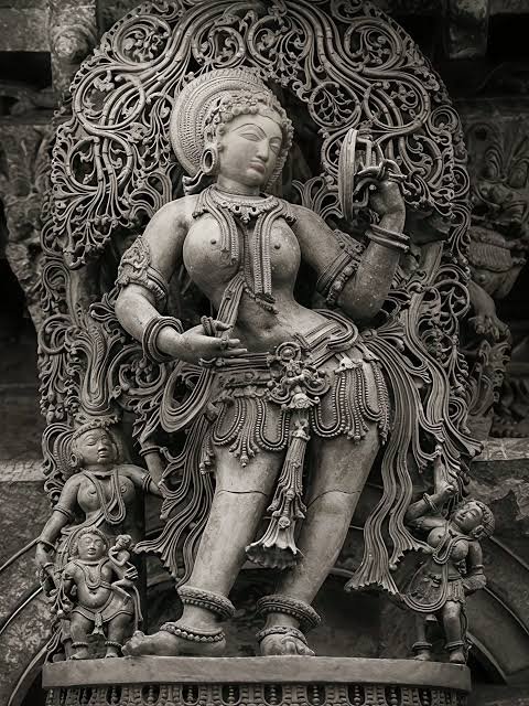 rahul_arcwin's tweet photo. 2/3 ✨The Flaw 🐸
The proud master vowed his art was perfect, staking his hand on it. A young challenger found a hidden frog inside a statue's belly. The master kept his promise and cut off his right hand, only to find the boy was his long-lost son. https://t.co/aZG5EGtx2e
