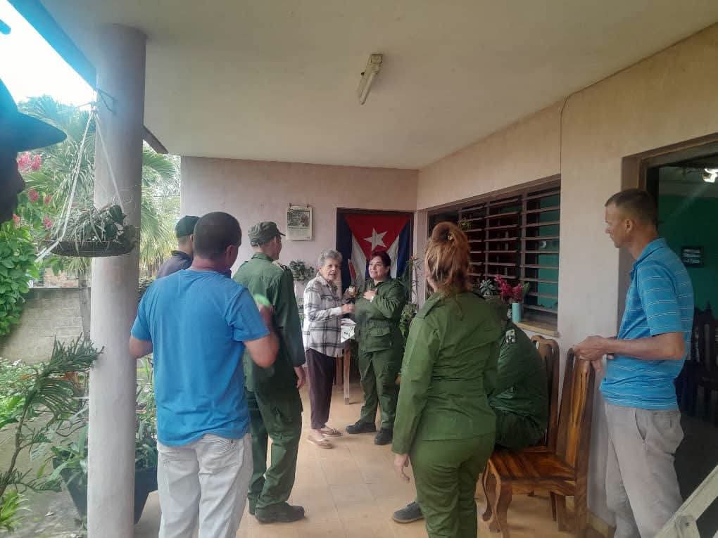 YamileRamosCord's tweet photo. En #Viñales participamos en las actividades por el día nacional de la defensa en un ejercicio defensivo territorial.  #LaPatriaSeDefiende #PinardelRío https://t.co/1oIRo1h5tv