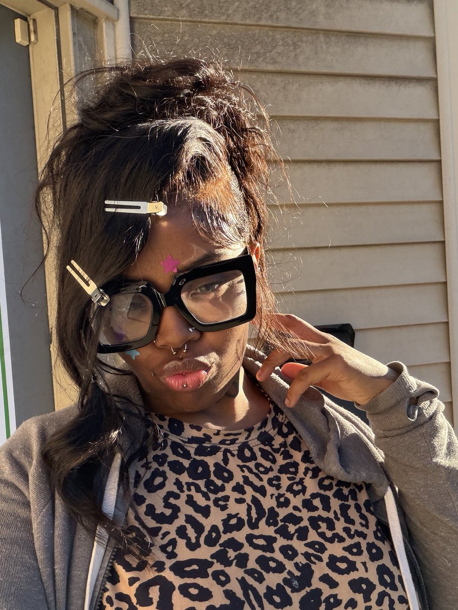 kii2tattedd's tweet photo. No makeup typa day 🤎 #natural #fyp #friends #milwaukee https://t.co/7ugOaowCPk