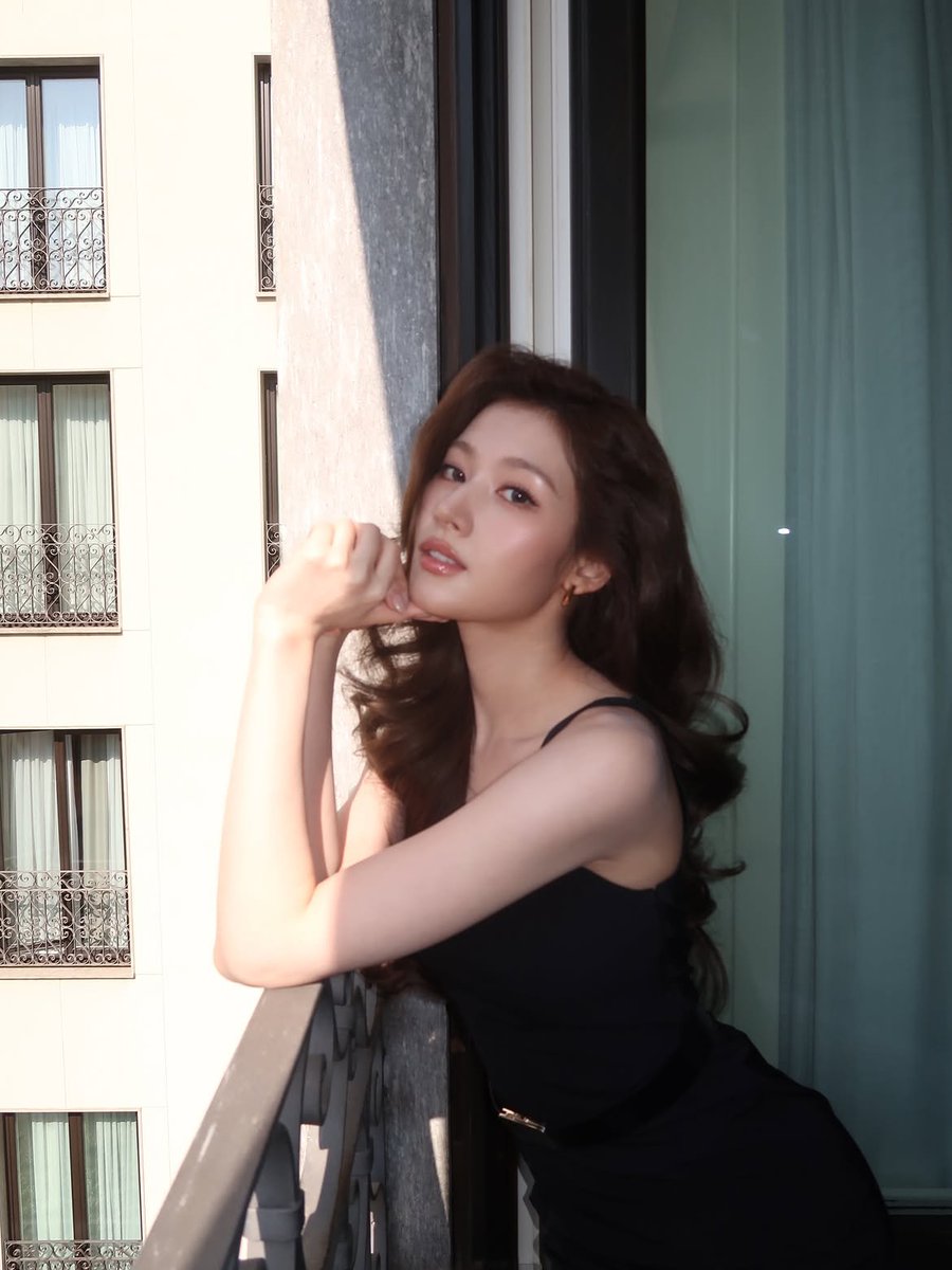 MlNATOSANA_'s tweet photo. Before heading to Milan Fashion Week for Prada SS27, I took some photos because the weather was so pretty and the sunlight was perfect… I couldn’t resist taking a few 📸 hehe https://t.co/gDTbQUM188