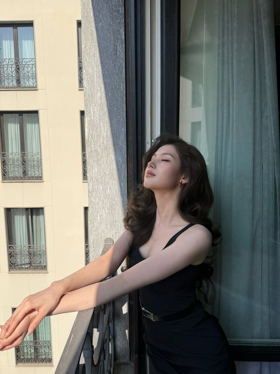 MlNATOSANA_'s tweet photo. Before heading to Milan Fashion Week for Prada SS27, I took some photos because the weather was so pretty and the sunlight was perfect… I couldn’t resist taking a few 📸 hehe https://t.co/gDTbQUM188