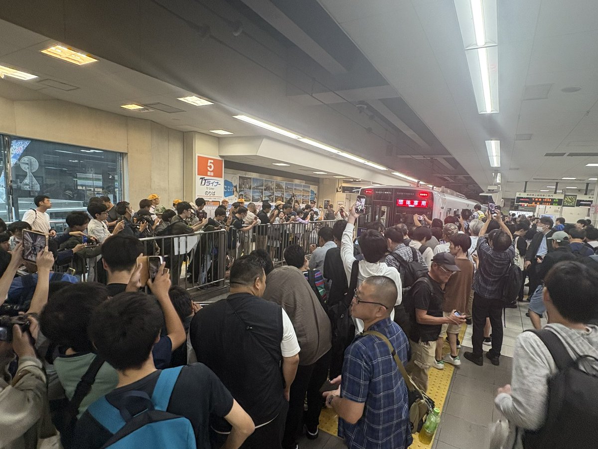 taisyo_64's tweet photo. 2026.9.26

東武東上線90000系91001F団臨

10:45頃池袋駅に団体専用幕で入線してきました！駅の電光掲示板には臨時下板橋行きの文字が！もう最高です！90000系デビューおめでとうございます！

#東武東上線
#新型車両
#90000系
#団体専用 https://t.co/H9xhEHiW9y