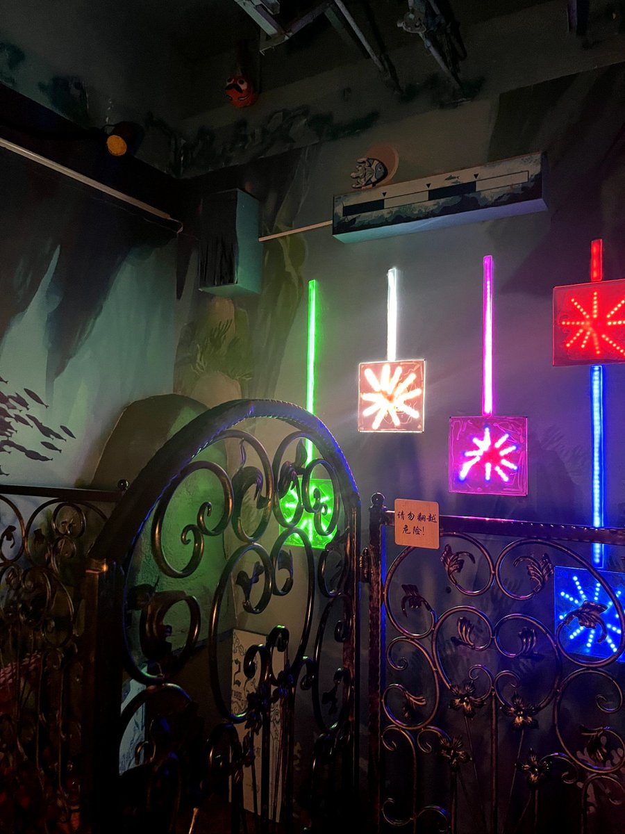 DebbiRochalc's tweet photo. Just survived our hardest escape room yet! 60 minutes, 3 cryptic clues u0026 one very panicked teammate begging for hints. Who else loves the rush， https://t.co/BCMMPMVFsK