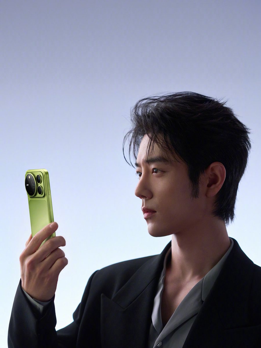 loeyxzhan01127's tweet photo. [20260926] Honor Weibo Update

Behind-the-scenes of the Magic 9 Series ads!

#XiaoZhan #XiaoZhanxHonor https://t.co/pzmvGrCpYM