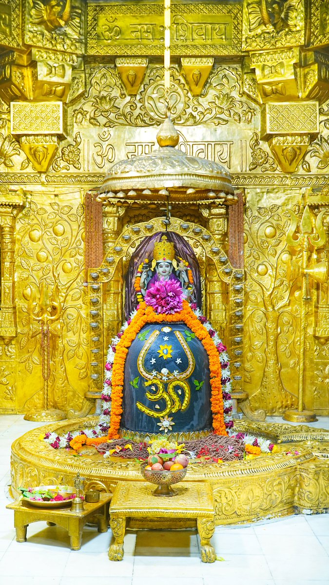 Somnath_Temple's tweet photo. श्री सोमनाथ महादेव मंदिर,
प्रथम ज्योतिर्लिंग - गुजरात (सौराष्ट्र)
दिनांक: 26 सितंबर 2026, भाद्रपद शुक्ल पूर्णिमा - शनिवार
प्रातः श्रृंगार 
092611231
#somnath #mahadev #shivji
#bhakti #somnathlivedarshan #somnathtemple #JaiSomnath #SomnathSwabhimaanParv

Whatsapp Channel Daily Darshan https://t.co/sndKP0fuKq