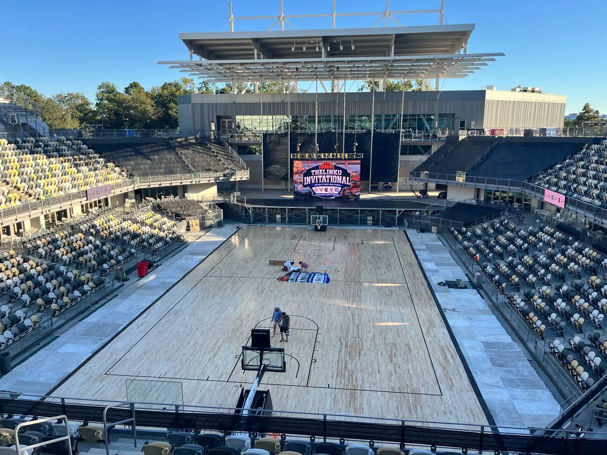 fantalk989's tweet photo. Pretty cool. See you Sunday ! https://t.co/Rb4NgNYTK3