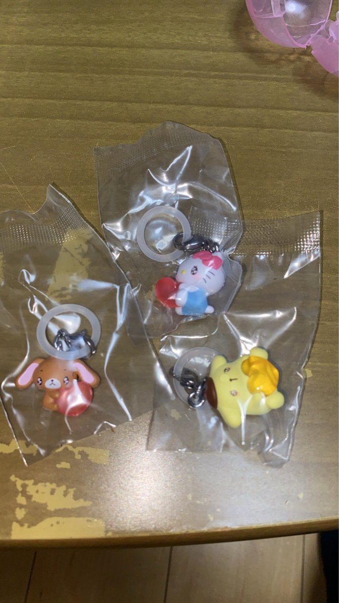 Sugigacha2026's tweet photo. サンリオキャラクターズ　〜エモきゅん〜2
定価、送料で買い取って頂けるかた
いますか？ヤフフリも直やりとり、池袋にて手渡し交換も可能です！ヤフフリの場合は手数料上乗せになります🙇‍♀️ https://t.co/3HFAA2sDWN