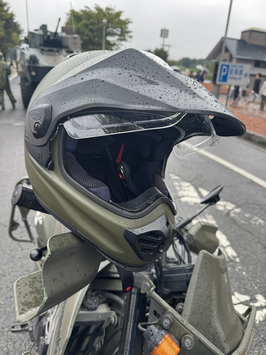 heiheiwarawara's tweet photo. 初めて陸自フルフェイスヘルメット見た
試作品らしく、隊員曰く推していきたいそう https://t.co/L7C8MMGvRq