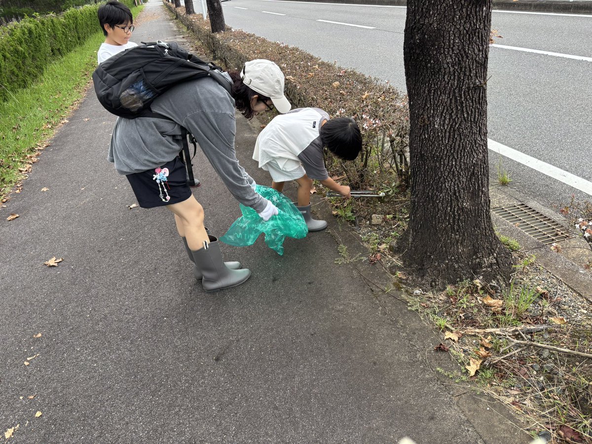 ploggingmie's tweet photo. 今日はPARK LANE COFFEE @ダイセーフォレストパークで14名が公園周辺道路から公園内を約１時間プロギング。四日市や津からの参加者もあり楽しい朝活でした。#プロギング #ジョギング #ウォーキング #PARKLANECOFFEE  #worldcleanupday #ゴミ拾い #お宝拾い #wcdjapan2026 #ダイセーフォレストパーク https://t.co/KEykMso45H