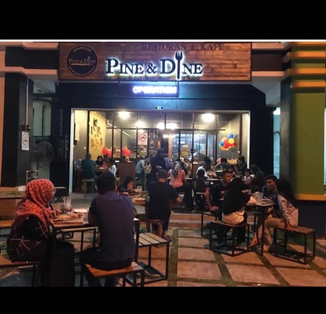 showoffRAI's tweet photo. Warga SENAWANG &amp; sekitar, boleh tolong support sikit? 🥹🙏 Saya baru dapat tahu Pine &amp; Dine mungkin akan tutup selepas bulan ini dan kemungkinan bulan ini merupakan bulan terakhir mereka beroperasi. Sayang juga kalau betul-betul kena tutup. #PineandDine #Senawang https://t.co/XtDobqQV4y