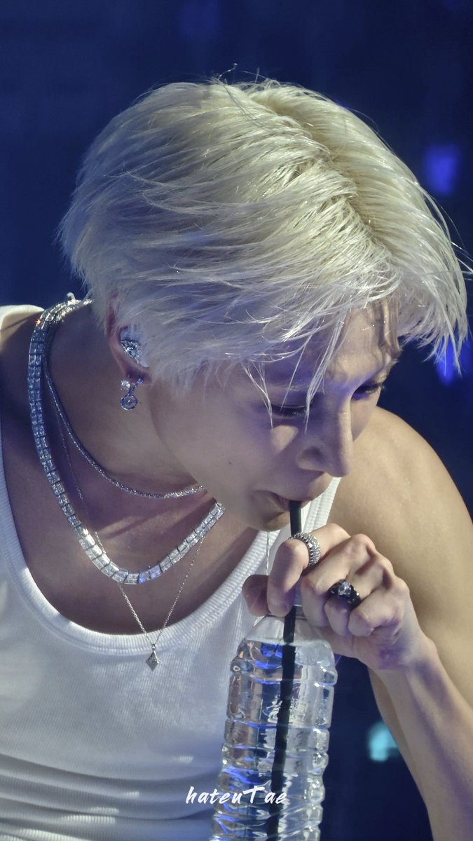 hateuTae_'s tweet photo. 20260920 TAEMIN WORLD TOUR <LiMiNaL>
꿀꺽꿀꺽…🍼

#태민  #TAEMIN #テミン #泰民 #TAEMIN_LiMiNaL https://t.co/88UonxqDOo