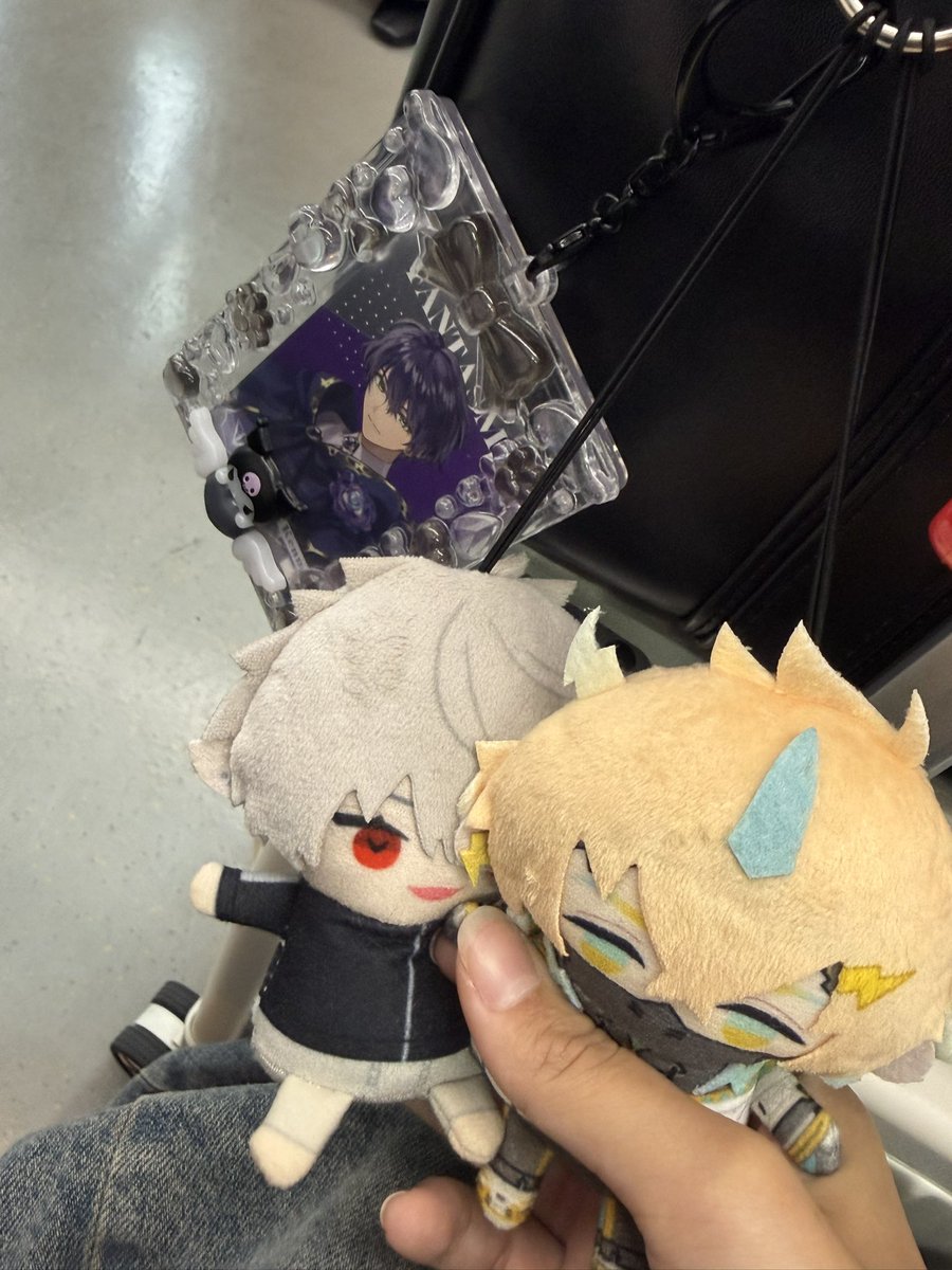 uru1023_zz's tweet photo. 今日スクバにこの2人着いてます🎶 https://t.co/dPLEJ5iw8c