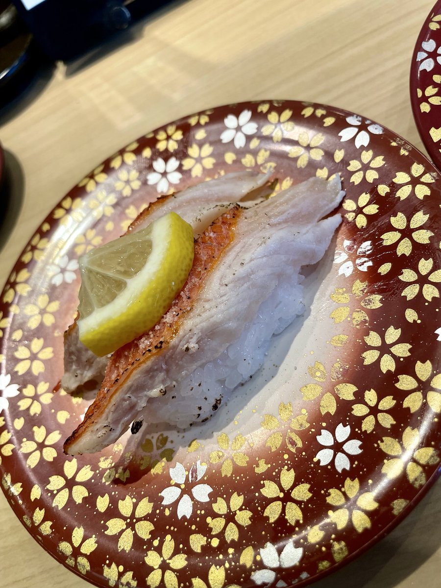 suiso3desu's tweet photo. 減量中なのでおしゅし https://t.co/EzvONrbh5h