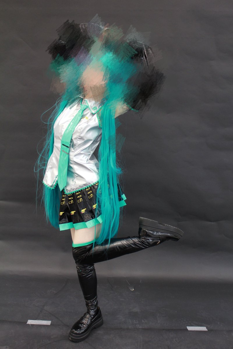 Shiu__cosplay's tweet photo. #自慢の脚を見せよう 
一応ミクさんと同じ身長ほぼ同体重です
いつか脚が映えるような構図も撮りたいな https://t.co/l3WrLcjuqX