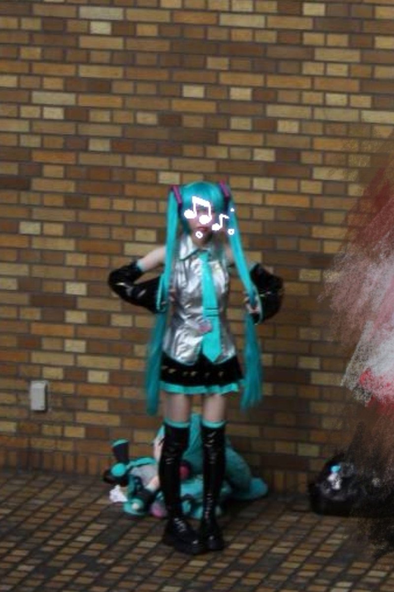 Shiu__cosplay's tweet photo. #自慢の脚を見せよう 
一応ミクさんと同じ身長ほぼ同体重です
いつか脚が映えるような構図も撮りたいな https://t.co/l3WrLcjuqX