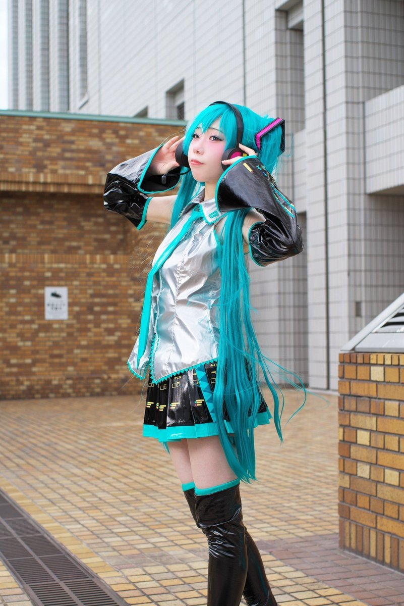 Shiu__cosplay's tweet photo. #自慢の脚を見せよう 
一応ミクさんと同じ身長ほぼ同体重です
いつか脚が映えるような構図も撮りたいな https://t.co/l3WrLcjuqX