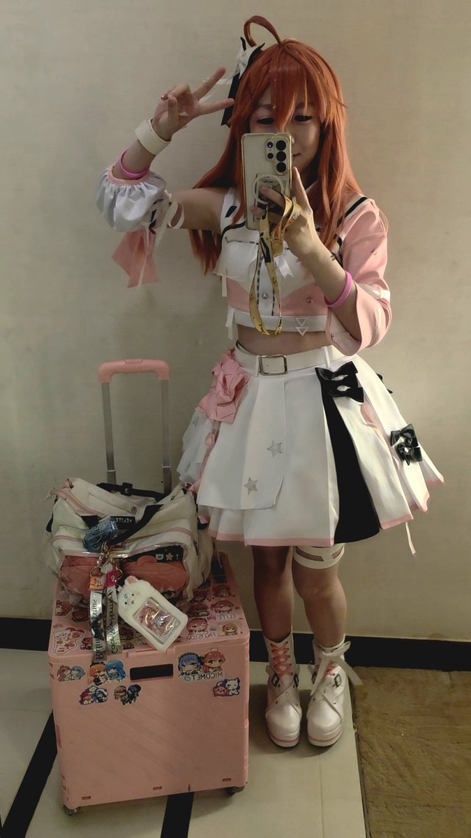 caihong_sg's tweet photo. 🌸Nyahello~🌸 currently on my way to Anime Fest plus!!🎉🎊🎉🎊 https://t.co/5BPdzGaniG