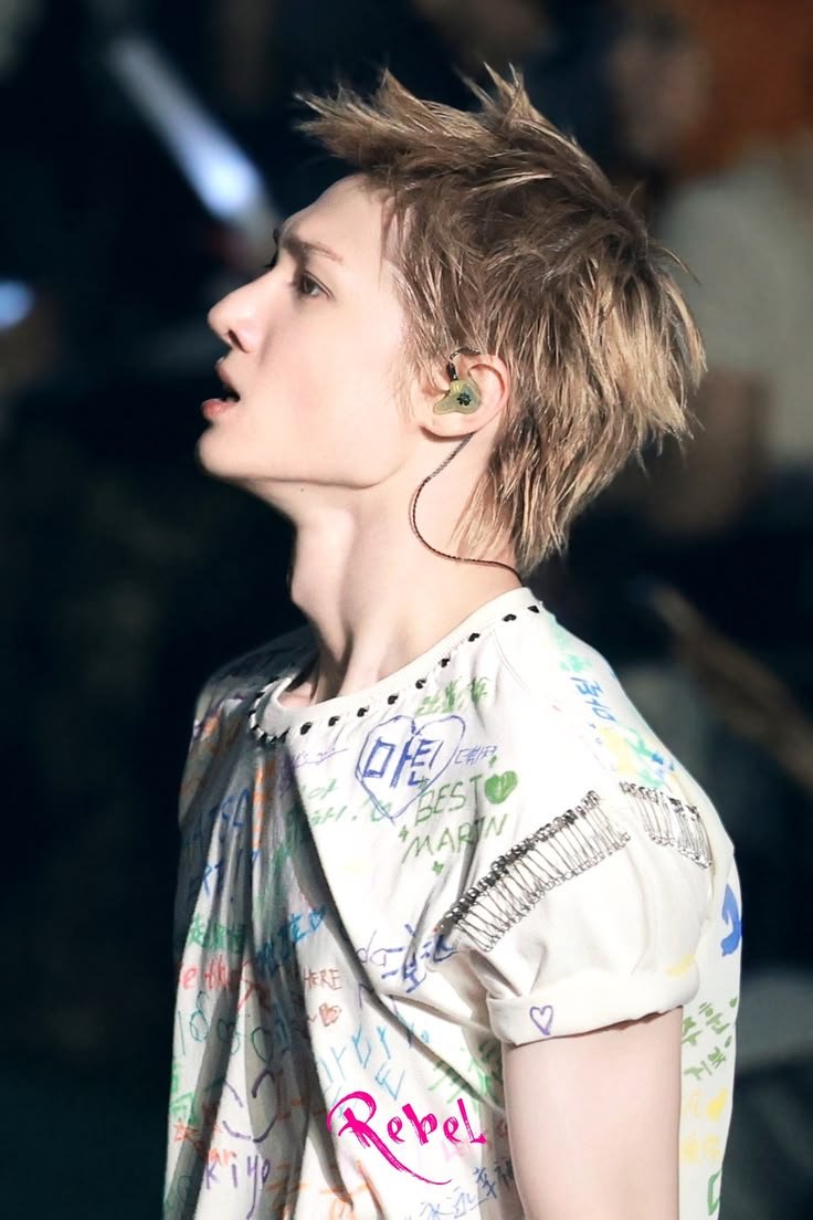 scarlymars's tweet photo. one random thing i find really attractive about martin is his little forehead indent his bone structure is just perfect 😫😫 https://t.co/ucwZ5j529Q