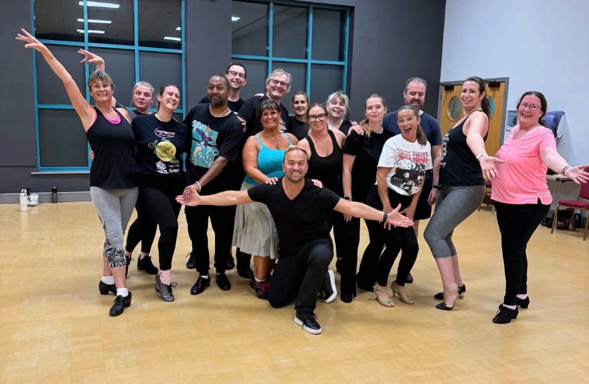 TheLighthouseCe's tweet photo. Today’s reason to smile………absolutely brilliant masterclass with Mr Pinglishman himself Andrzej Mialkowski Even though I had to bail a couple of times I managed it WITH NO PAIN!!!! #DanceFamily #Masterclass #StepByStep #DodgyKneeBeGone #ImplantIsASuccess xxx https://t.co/lbqEcQn0Kd
