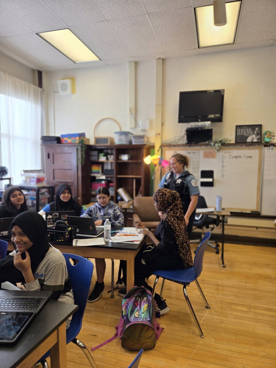 CPDTransit's tweet photo. Mass Transit Affinity officers stop by Armstrong school to meet with the middle school and hand out safety cards. https://t.co/yVulpCPP9W