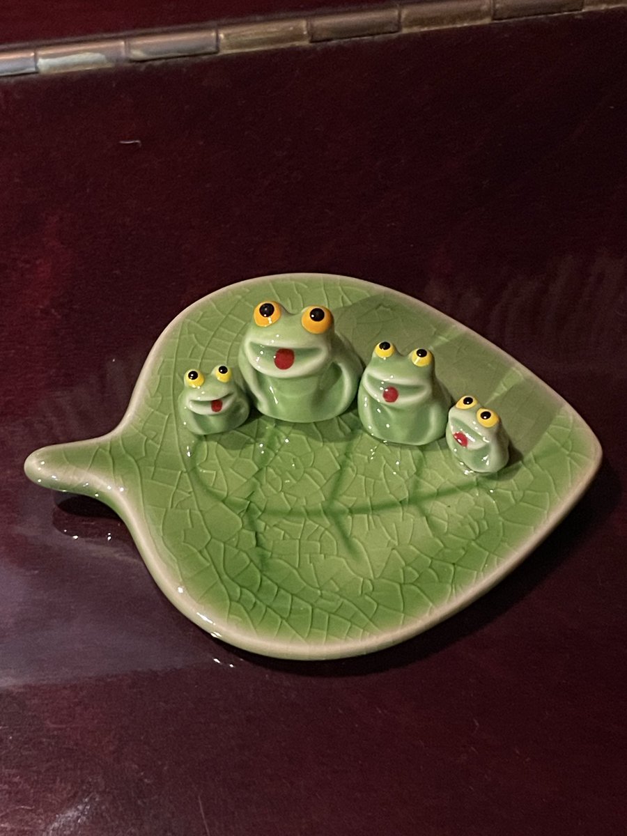Kirakuboh's tweet photo. Part 98
Healing Time
Golden Autumn Mantis
Equinox Red Lily
Tree Frog in Autumn
Frog family Kirakuboh Tenshin Collection
癒しの時
金色（こんじき）蟷螂
彼岸花
秋の雨蛙
雨蛙一家 気楽坊天心コレクション https://t.co/Gt3Qo9a2JN