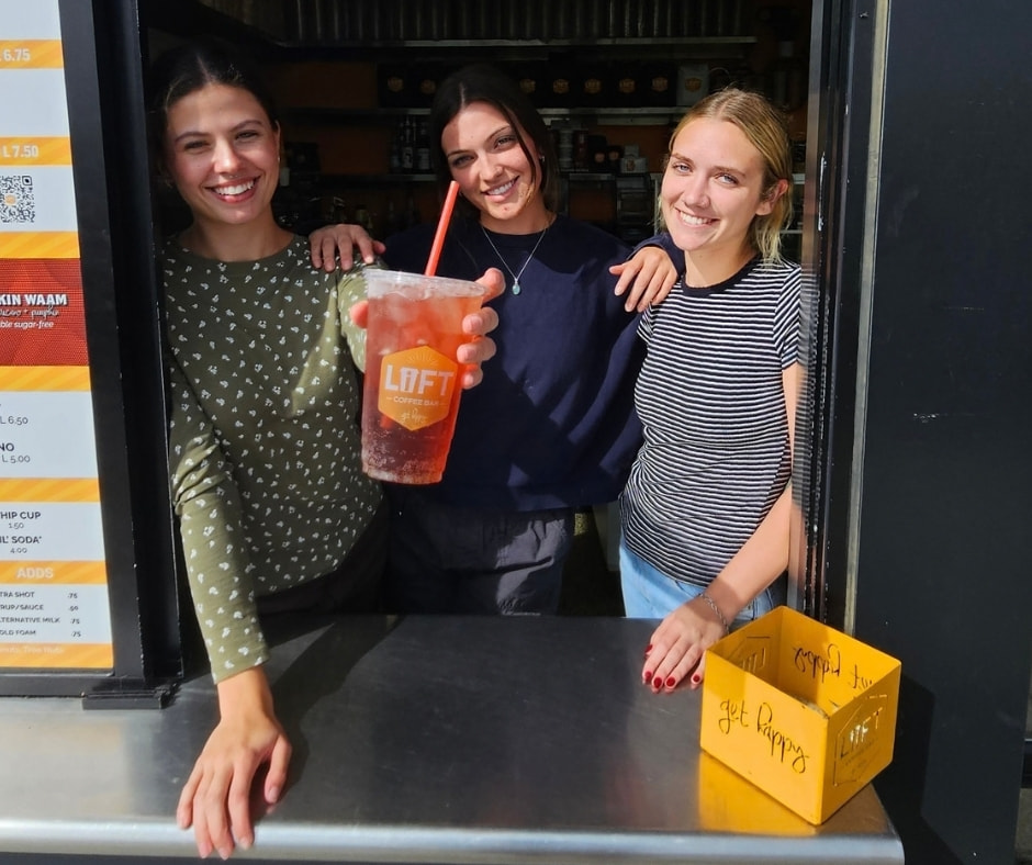 LiftCoffeeBar's tweet photo. FIRST FRIDAY is tomorrow! ⚡️

🍎 $4 LARGE CRAN-APPLE LCB ENERGY

Cranberry + crisp apple + a little Fall energy to kick off your weekend.

📅 Friday, October 2 ONLY

See you at the window! 🧡

#FirstFridayEnergy #GetHappy https://t.co/OyUitXOZVH