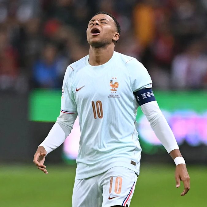 TouchlineX's tweet photo. 🚨 𝗢𝗙𝗙𝗜𝗖𝗜𝗔𝗟: Statement from the French football federation: 

"Following his winning strike, Kylian Mbappé has injured his knee. He is suffering from a tendon injury and is out for the rest of International Break." https://t.co/apKi0CU8NG