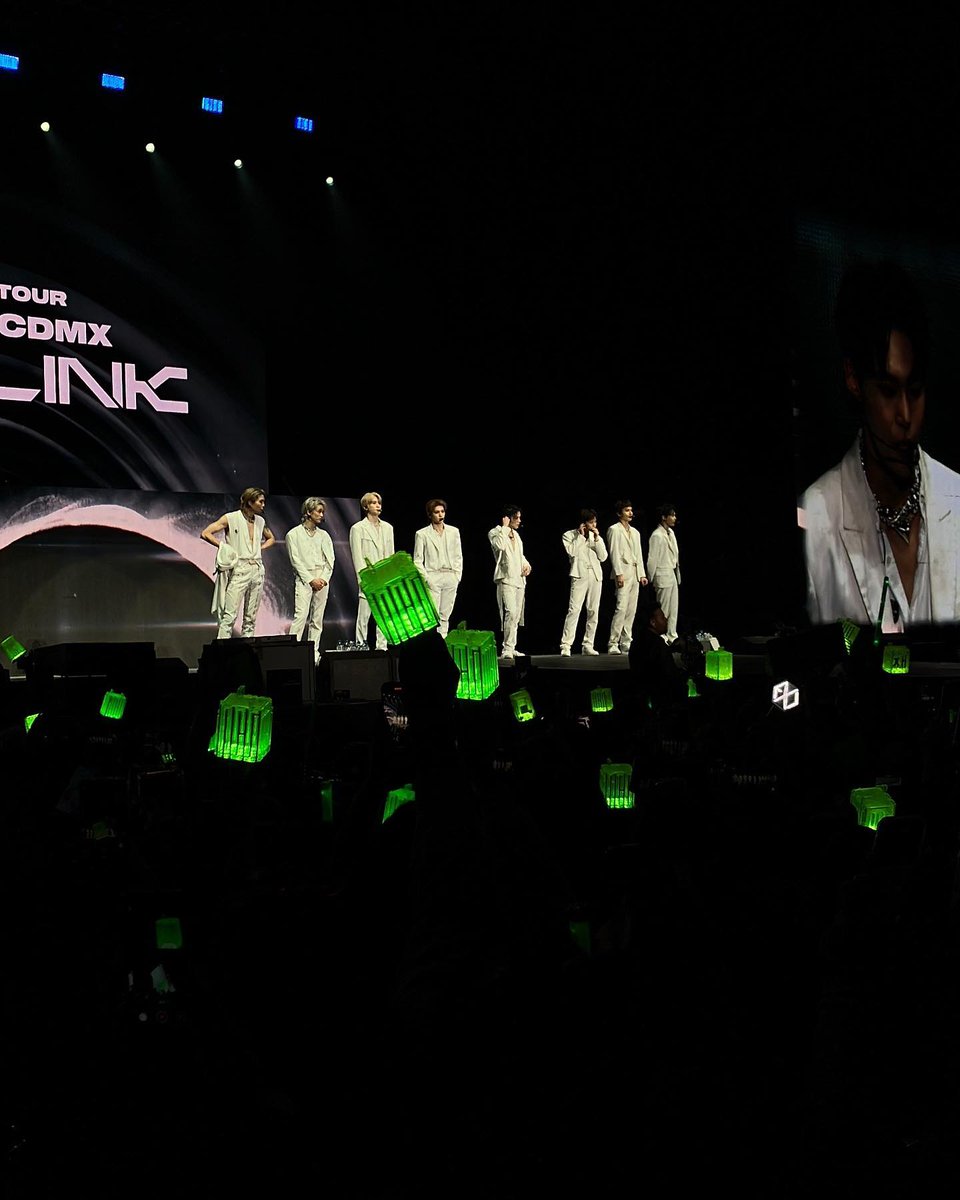 RiaMichail1's tweet photo. Aún no creo que vi a @nct127 tan cerca. Disfruté muchísimo el concierto. Como dijo Yuta: “Disfrutemos al máximo sin arrepentimientos, porque no habrá vuelta atrás”. Y así fue. https://t.co/VakD8LR3ZF